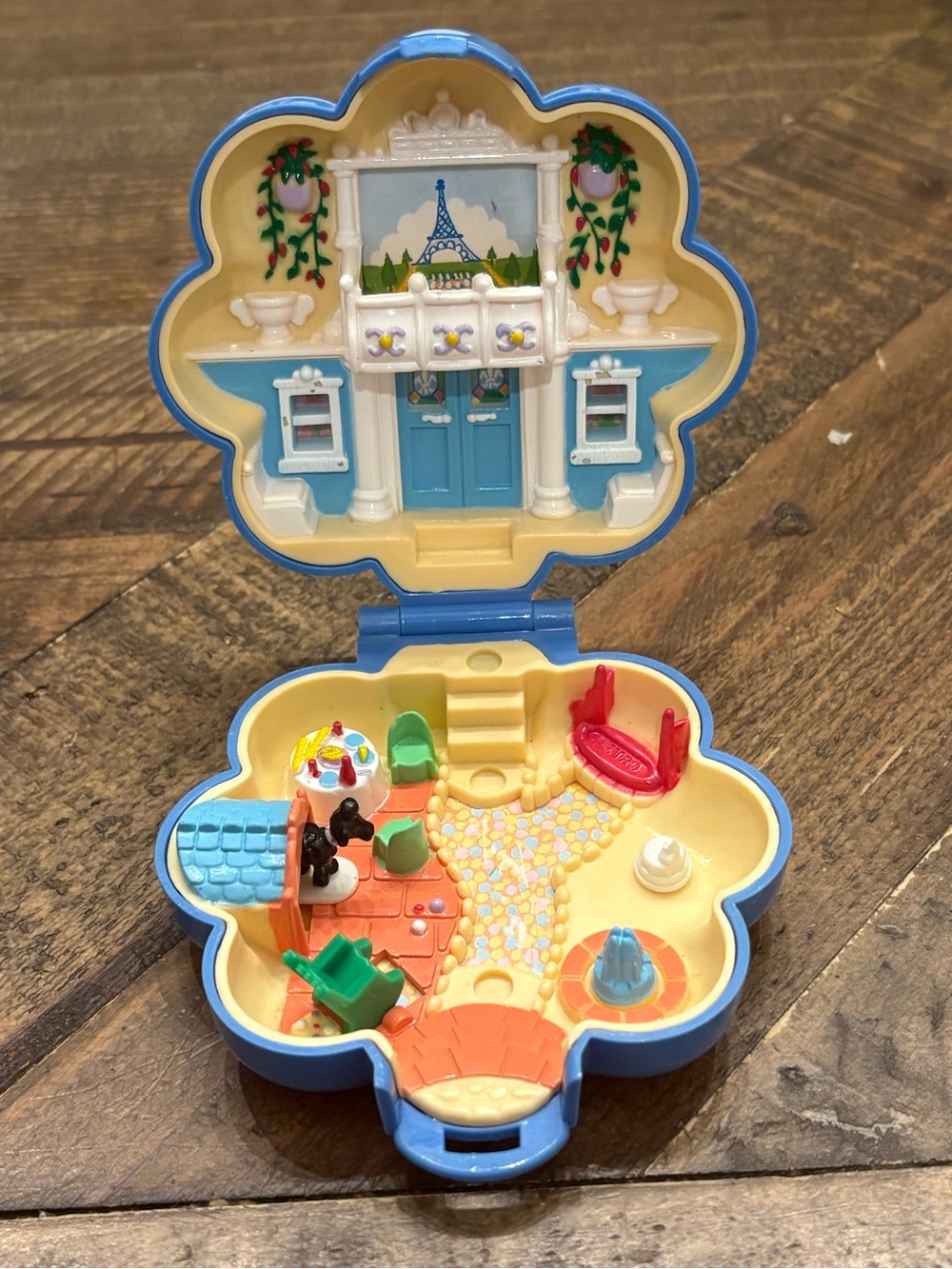 Vintage 1990 Bluebird Polly Pocket - Fifi's Parisian Apartment (1 Figure)
